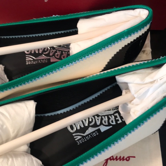 Salvatore Ferragamo Varina flats whT/bl/green 8M - Picture 6 of 7